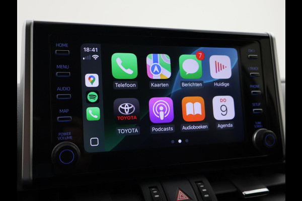 Toyota RAV4 2.5 HYBRID AWD BI-TONE + TREKHAAK | CARPLAY | CAMERA | STUUR/STOELVERWARMING