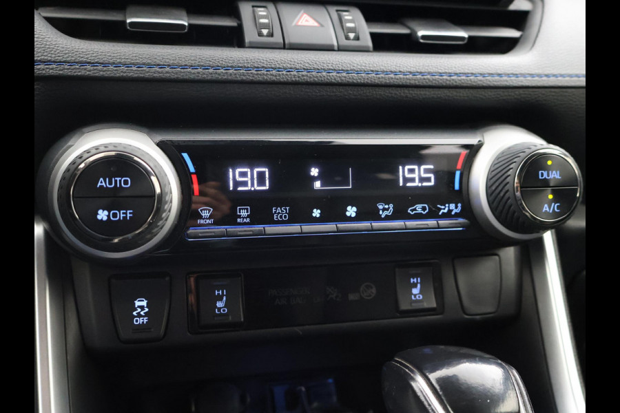 Toyota RAV4 2.5 HYBRID AWD BI-TONE + TREKHAAK | CARPLAY | CAMERA | STUUR/STOELVERWARMING
