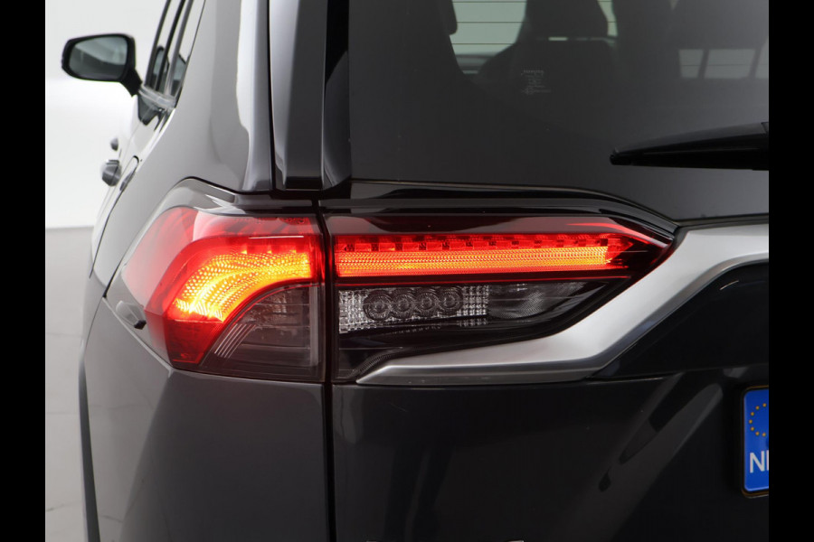 Toyota RAV4 2.5 HYBRID AWD BI-TONE + TREKHAAK | CARPLAY | CAMERA | STUUR/STOELVERWARMING