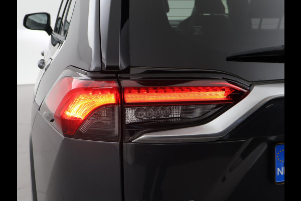 Toyota RAV4 2.5 HYBRID AWD BI-TONE + TREKHAAK | CARPLAY | CAMERA | STUUR/STOELVERWARMING