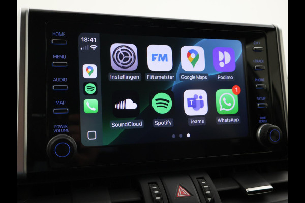 Toyota RAV4 2.5 HYBRID AWD BI-TONE + TREKHAAK | CARPLAY | CAMERA | STUUR/STOELVERWARMING