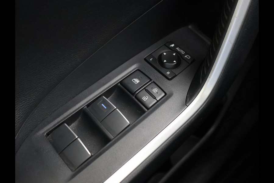 Toyota RAV4 2.5 HYBRID AWD BI-TONE + TREKHAAK | CARPLAY | CAMERA | STUUR/STOELVERWARMING