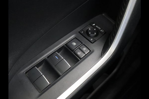 Toyota RAV4 2.5 HYBRID AWD BI-TONE + TREKHAAK | CARPLAY | CAMERA | STUUR/STOELVERWARMING