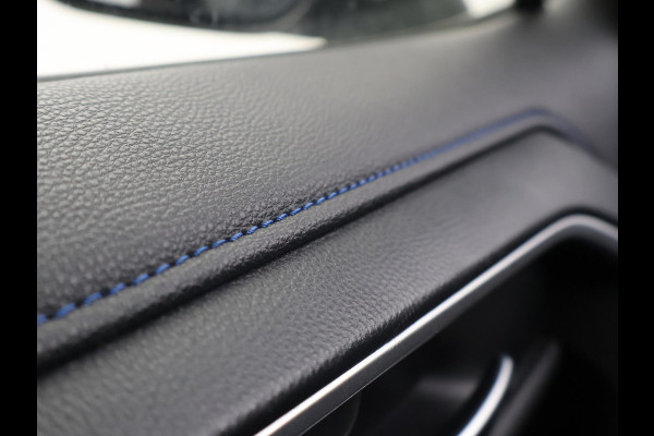 Toyota RAV4 2.5 HYBRID AWD BI-TONE + TREKHAAK | CARPLAY | CAMERA | STUUR/STOELVERWARMING