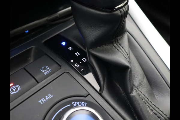 Toyota RAV4 2.5 HYBRID AWD BI-TONE + TREKHAAK | CARPLAY | CAMERA | STUUR/STOELVERWARMING