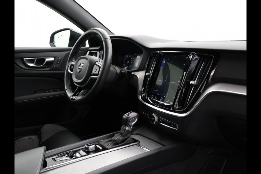 Volvo V60 2.0 T4 190 PK R-DESIGN + PANORAMADAK | WEGKL. TREKHAAK | STUURVERW. | ADAPTIVE CRUISE CONTROL