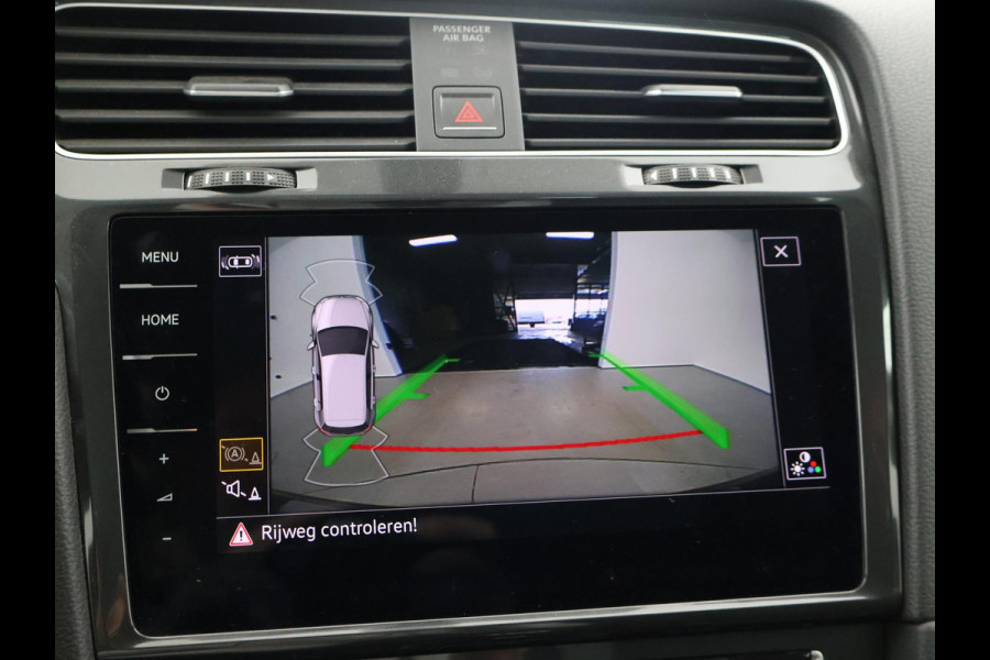 Volkswagen e-Golf Aut. + APPLE CARPLAY | FULL LED | CAMERA | SFEERVERLICHTING | NAVIGATIE