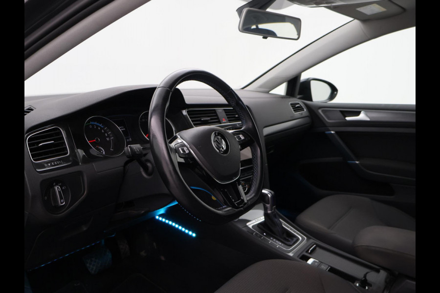 Volkswagen e-Golf Aut. + APPLE CARPLAY | FULL LED | CAMERA | SFEERVERLICHTING | NAVIGATIE