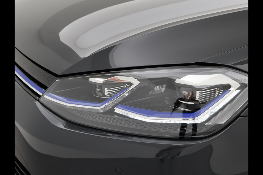 Volkswagen e-Golf Aut. + APPLE CARPLAY | FULL LED | CAMERA | SFEERVERLICHTING | NAVIGATIE