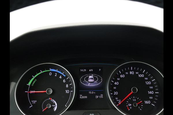 Volkswagen e-Golf Aut. + APPLE CARPLAY | FULL LED | CAMERA | SFEERVERLICHTING | NAVIGATIE