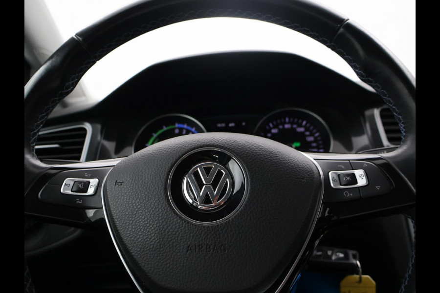 Volkswagen e-Golf Aut. + APPLE CARPLAY | FULL LED | CAMERA | SFEERVERLICHTING | NAVIGATIE