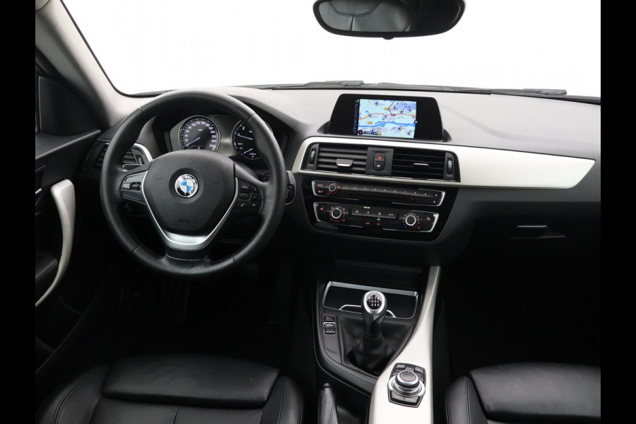 BMW 1-serie 118i 3-DEURS + LEDER | SPORTSTOELEN | STOELVERW. | 18 INCH