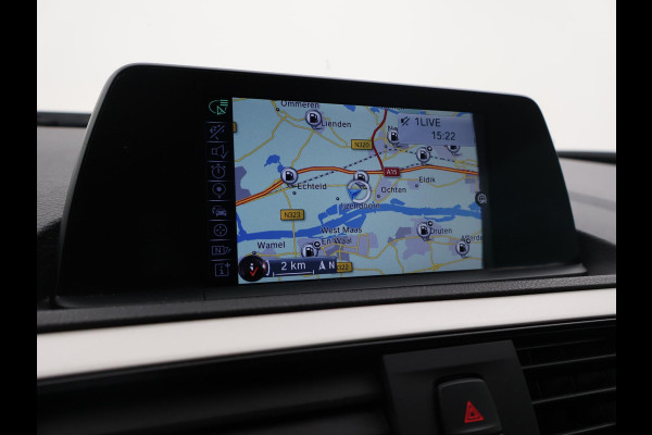 BMW 1-serie 118i 3-DEURS + LEDER | SPORTSTOELEN | STOELVERW. | 18 INCH