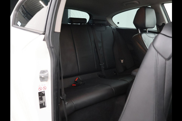 BMW 1-serie 118i 3-DEURS + LEDER | SPORTSTOELEN | STOELVERW. | 18 INCH