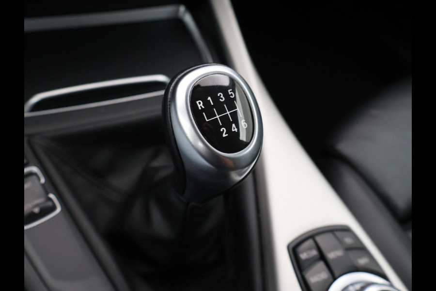 BMW 1-serie 118i 3-DEURS + LEDER | SPORTSTOELEN | STOELVERW. | 18 INCH