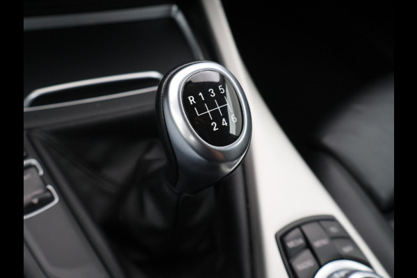 BMW 1-serie 118i 3-DEURS + LEDER | SPORTSTOELEN | STOELVERW. | 18 INCH