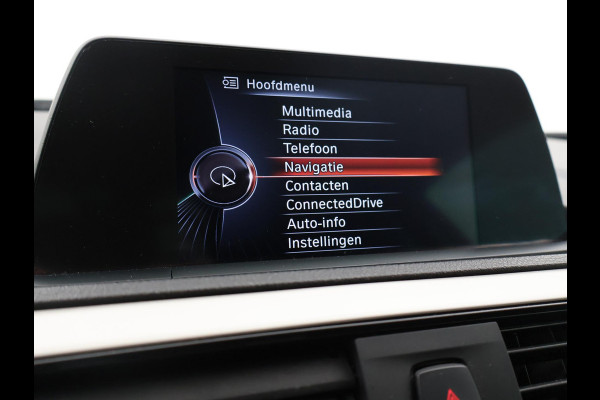 BMW 1-serie 118i 3-DEURS + LEDER | SPORTSTOELEN | STOELVERW. | 18 INCH