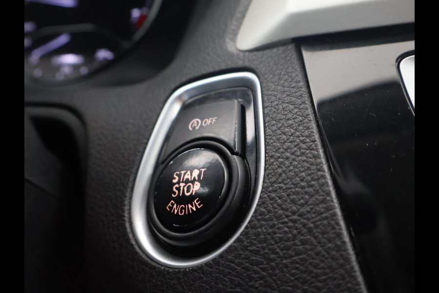 BMW 1-serie 118i 3-DEURS + LEDER | SPORTSTOELEN | STOELVERW. | 18 INCH