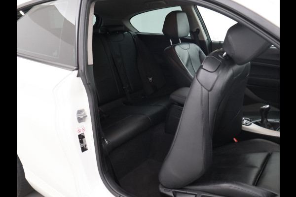 BMW 1-serie 118i 3-DEURS + LEDER | SPORTSTOELEN | STOELVERW. | 18 INCH