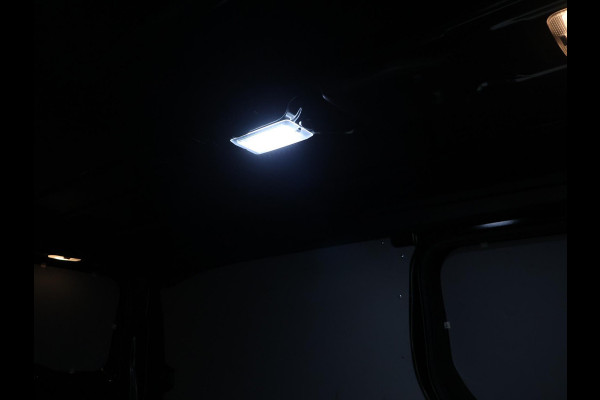 Toyota ProAce Worker 2.0 D-4D 180 PK AUT. BLACK PLATINUM + LEDER STOELVERW. | CAMERA | TREKHAAK| NAVIGATIE | TREEPLANKEN