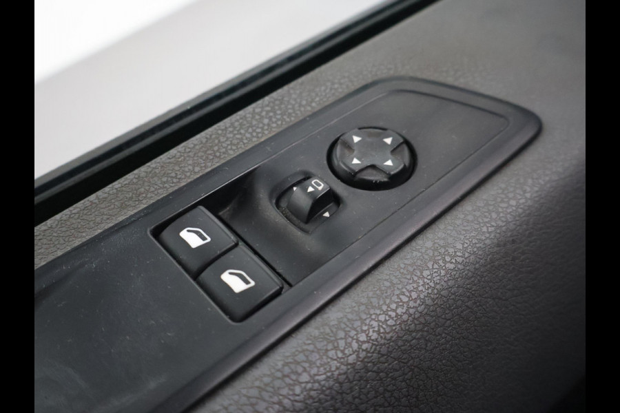 Toyota ProAce Worker 2.0 D-4D 180 PK AUT. BLACK PLATINUM + LEDER STOELVERW. | CAMERA | TREKHAAK| NAVIGATIE | TREEPLANKEN