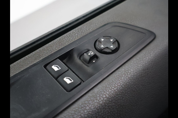 Toyota ProAce Worker 2.0 D-4D 180 PK AUT. BLACK PLATINUM + LEDER STOELVERW. | CAMERA | TREKHAAK| NAVIGATIE | TREEPLANKEN