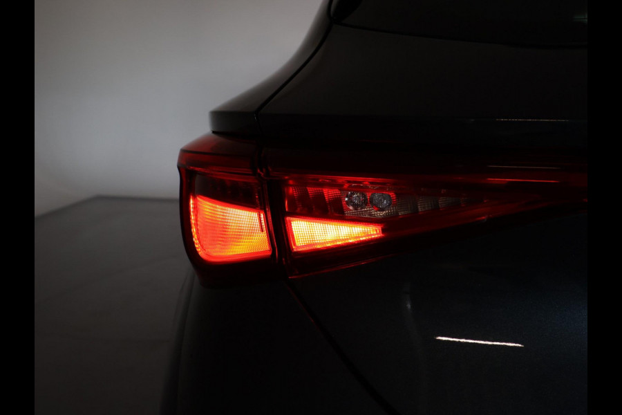 Seat Leon 1.0 TSI STYLE INTENSE + WEGKL. TREKHAAK | VIRTUAL COCKPIT | CAMERA | STOELVERW. | NAVIGATIE | CARPLAY
