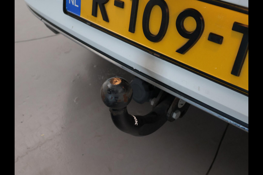 Volkswagen Golf 1.5 TSI 130 PK IQ.DRIVE + LED | TREKHAAK | CAMERA | APPLE CARPLAY | DAB