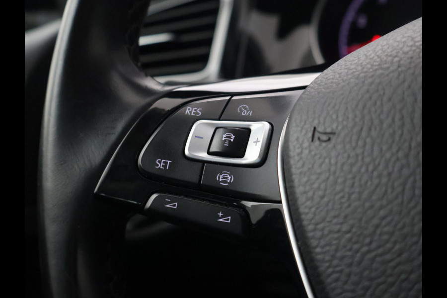 Volkswagen Golf 1.5 TSI 130 PK IQ.DRIVE + LED | TREKHAAK | CAMERA | APPLE CARPLAY | DAB