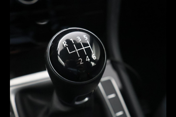 Volkswagen Golf 1.5 TSI 130 PK IQ.DRIVE + LED | TREKHAAK | CAMERA | APPLE CARPLAY | DAB