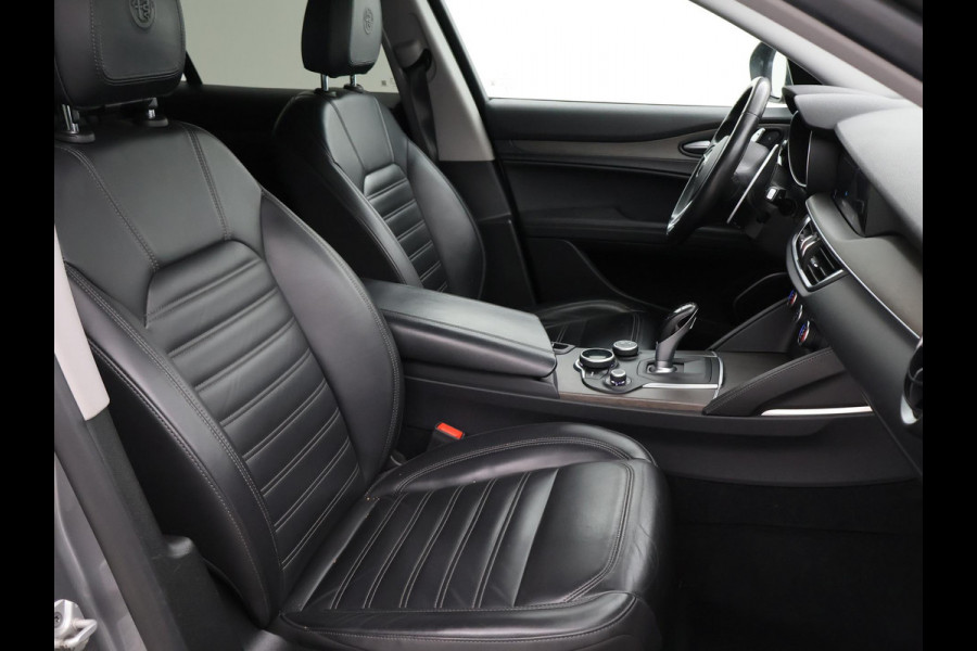 Alfa Romeo Stelvio 2.0T 280 PK AWD FIRST EDITION + 20 INCH | TREKHAAK | LEDER | STUURVERW. | STOELVERW. | CAMERA