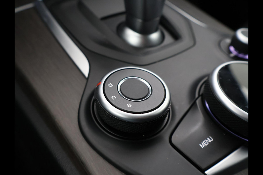 Alfa Romeo Stelvio 2.0T 280 PK AWD FIRST EDITION + 20 INCH | TREKHAAK | LEDER | STUURVERW. | STOELVERW. | CAMERA