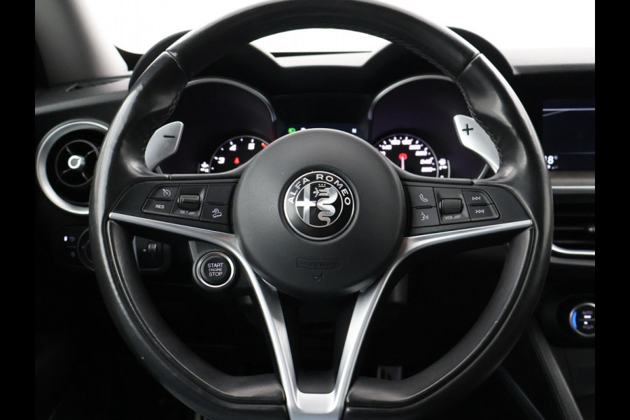 Alfa Romeo Stelvio 2.0T 280 PK AWD FIRST EDITION + 20 INCH | TREKHAAK | LEDER | STUURVERW. | STOELVERW. | CAMERA
