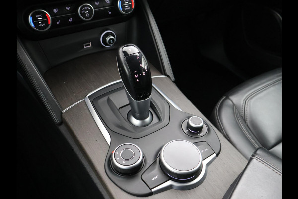 Alfa Romeo Stelvio 2.0T 280 PK AWD FIRST EDITION + 20 INCH | TREKHAAK | LEDER | STUURVERW. | STOELVERW. | CAMERA