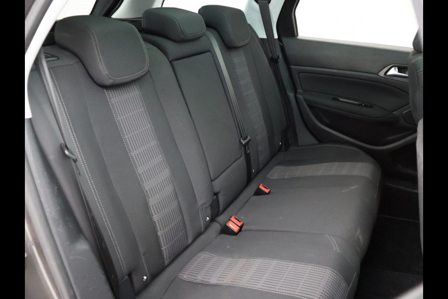 Peugeot 308 SW 1.5 BLUEHDI 130 PK PREMIUM *BTW* + TREKHAAK | PANORAMA | CAMERA | APPEL CARPLAY