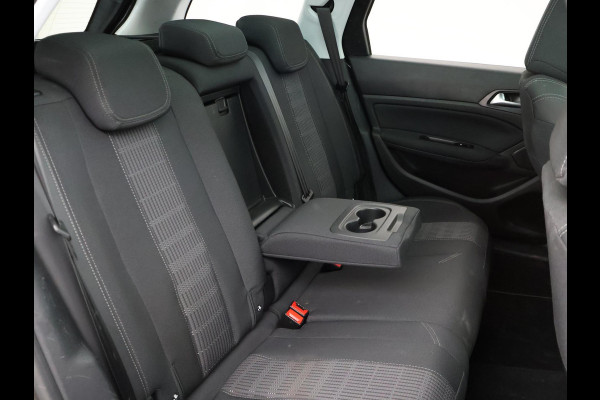 Peugeot 308 SW 1.5 BLUEHDI 130 PK PREMIUM *BTW* + TREKHAAK | PANORAMA | CAMERA | APPEL CARPLAY