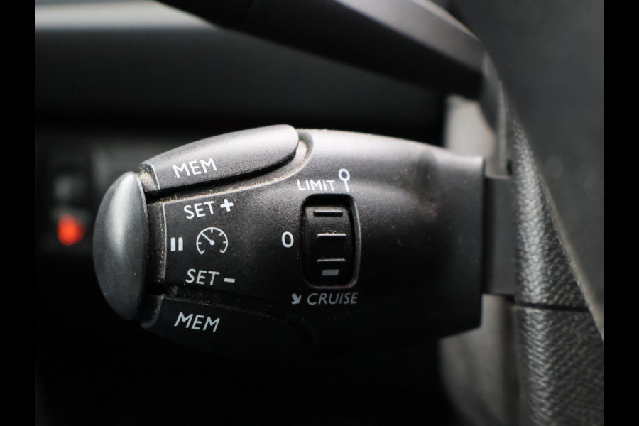 Peugeot 308 SW 1.5 BLUEHDI 130 PK PREMIUM *BTW* + TREKHAAK | PANORAMA | CAMERA | APPEL CARPLAY