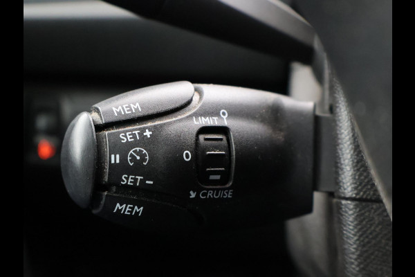 Peugeot 308 SW 1.5 BLUEHDI 130 PK PREMIUM *BTW* + TREKHAAK | PANORAMA | CAMERA | APPEL CARPLAY