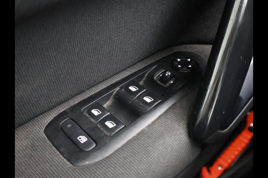 Peugeot 308 SW 1.5 BLUEHDI 130 PK PREMIUM *BTW* + TREKHAAK | PANORAMA | CAMERA | APPEL CARPLAY