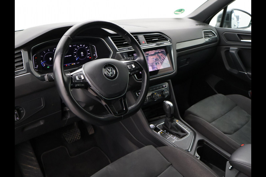 Volkswagen Tiguan Allspace 1.5 TSI R-LINE + PANORAMA | FIETSENDRAGER | TREKHAAK | MASSAGE | VIRTUAL COCKPIT | DAKDRAGERS