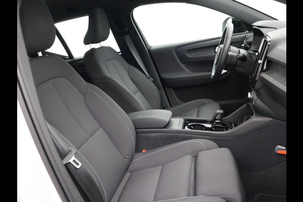 Volvo XC40 238 PK SINGLE MOTOR PLUS 69 kWh + ELEK. TREKHAAK | ACC | 19 INCH | CAMERA