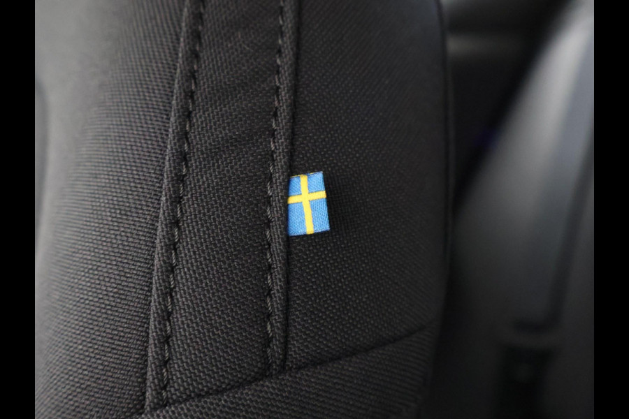 Volvo XC40 238 PK SINGLE MOTOR PLUS 69 kWh + ELEK. TREKHAAK | ACC | 19 INCH | CAMERA