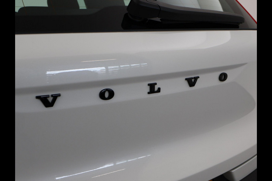 Volvo XC40 238 PK SINGLE MOTOR PLUS 69 kWh + ELEK. TREKHAAK | ACC | 19 INCH | CAMERA