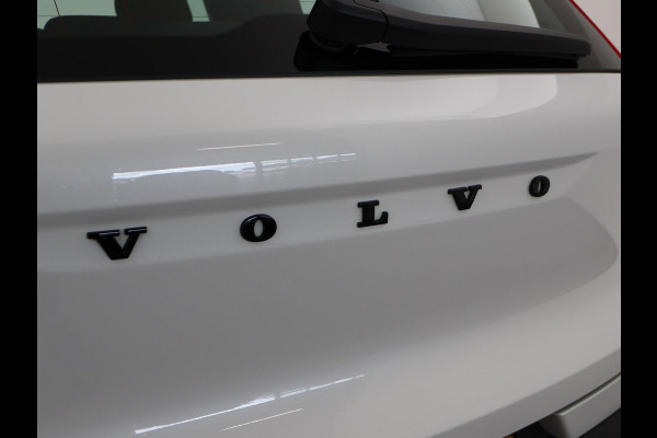 Volvo XC40 238 PK SINGLE MOTOR PLUS 69 kWh + ELEK. TREKHAAK | ACC | 19 INCH | CAMERA