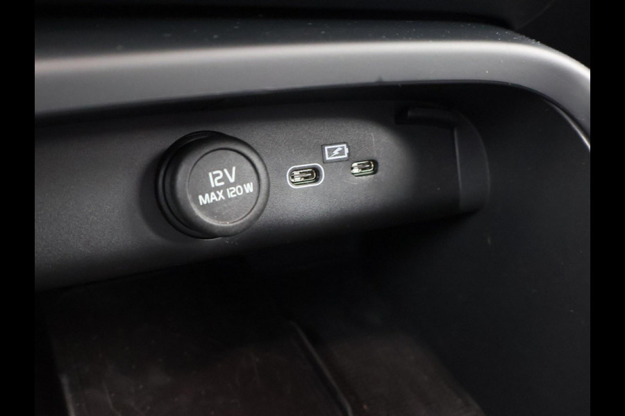 Volvo XC40 238 PK SINGLE MOTOR PLUS 69 kWh + ELEK. TREKHAAK | ACC | 19 INCH | CAMERA