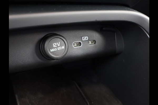 Volvo XC40 238 PK SINGLE MOTOR PLUS 69 kWh + ELEK. TREKHAAK | ACC | 19 INCH | CAMERA