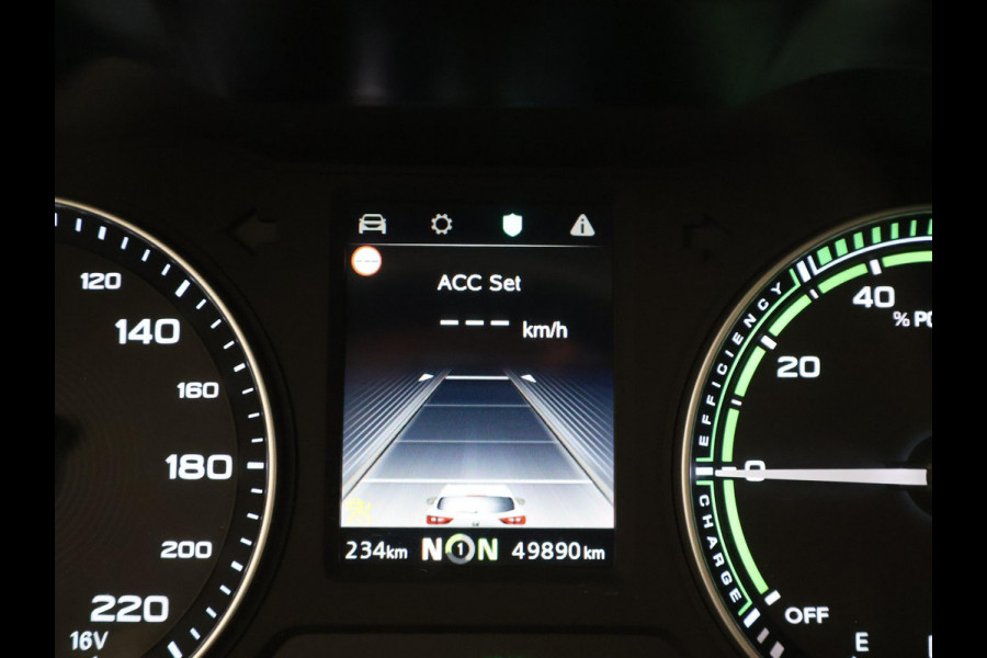 MG Mg Zs EV 45 kWh LUXURY + PANORAMA / LEDER / ADAPTIVE CRUISE / LED / CAMERA