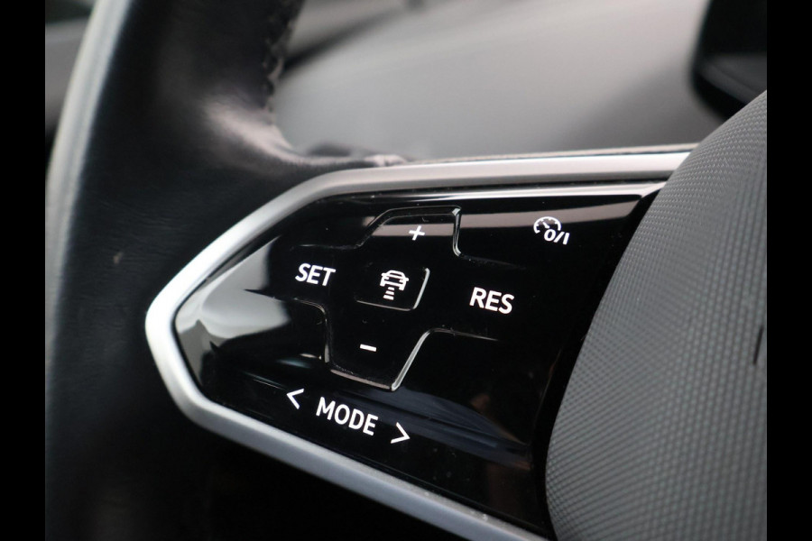 Volkswagen ID.5 PRO 77 kWh *KINGS RED* + STUUR/STOELVERWARMING | SFEERVERLICHTING | ORIG. NL