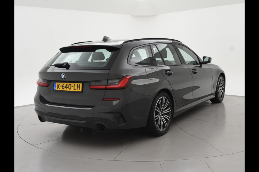 BMW 3 Serie Touring 318i AUT. M-SPORT DRAVITGRAU + SPORTSTOELEN | CAMERA | MEMORY | HIFI | SFEERVERLICHTING | CARPLAY