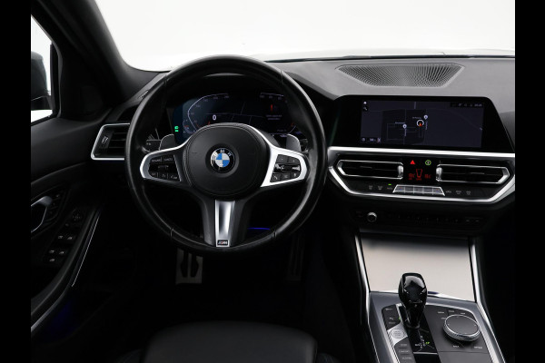 BMW 3 Serie Touring 318i AUT. M-SPORT DRAVITGRAU + SPORTSTOELEN | CAMERA | MEMORY | HIFI | SFEERVERLICHTING | CARPLAY